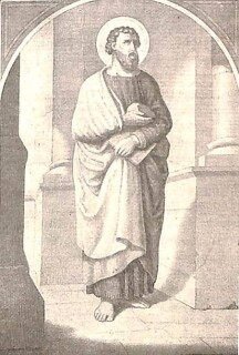Der heilige Apostel und Märtyrer Barnabas steht vor antiken Säulen im antiken Gewand, hält in der linken Hand ein Buch und in der rechten einen Stein.