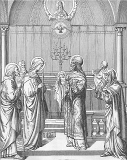 Der Priester, in jüdischer Priesterkleidung, hält das Jesuskind in Händen, vor ihm steht die Mutter Gottes Maria, eine Kerze in der Hand haltend; hinter ihm steht Anna, die auf die Ankunft des Messias gewartet hatte; hinter Maria auf der linken Seite steht der heilige Joseph; in der Mitte des Bildes im Hintergrund steht der 7-armige Leuchter, darüber ist der Heilige Geist als Taube und darüber Gottvater zu sehen