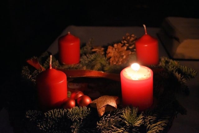 1. Adventssonntag: Was ist der Advent - Die erste Kerze brennt