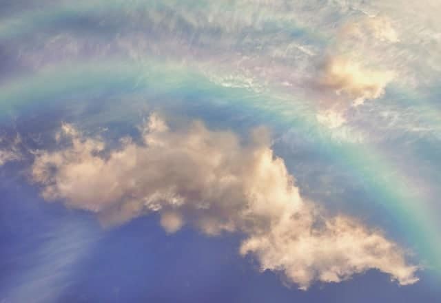 Das Kreuz ist eine Himmelsbrücke, wie der Regenbogen das Zeichen des Bundes mit Gott