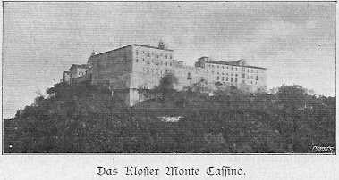 Auf dem Berg steht das Kloster Monte Cassino, von Benedikt gegründet, in majestätischer Größe und wie eine Festung