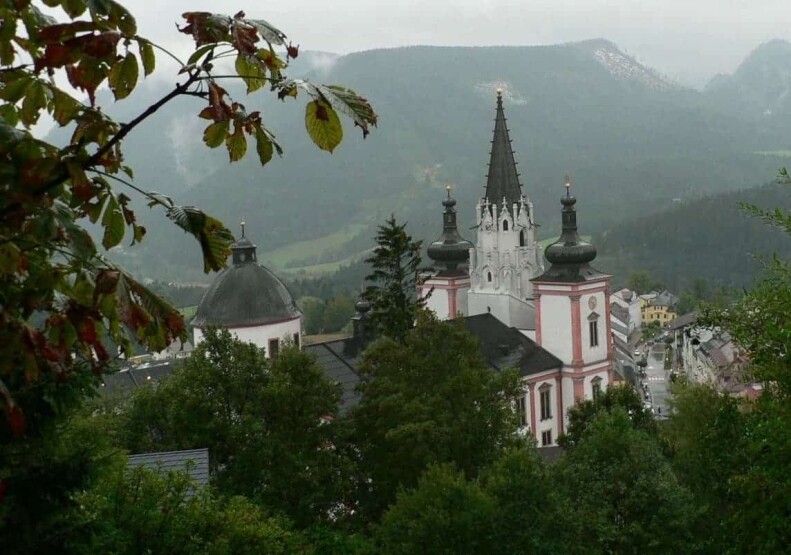 Blick von oben auf die Basilika Mariazell
