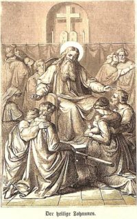 Der heilige Apostel und Evangelist Johannes sitzt als Greis auf einem Stuhl, um ihn herum versammelt Männer und Frauen, die ihm gläubig zuhören.