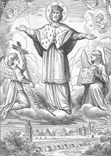 Der heilige Johannes Nepomuk steht auf einer Wolke, in bischöflicher Kleidung die Arme ausgebreitet, über der Stadt mit dem Fluss.
