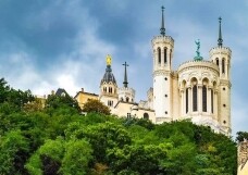 Unsere Liebe Frau von Fourvière: die Basilika in Lyon ist eine Wallfahrtskirche, der Muttergottes Maria geweiht.