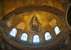 Mutter Gottes Maria mit Jesus: ein Mosaikbild in der ehemaligen Sophienkirche in Konstantinopel
