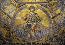 Jesus Christus der Gottmensch sitzt als Pantokrator und Weltenrichter, in der Mitte, die Gottlosen als Verdammte gerichtet.